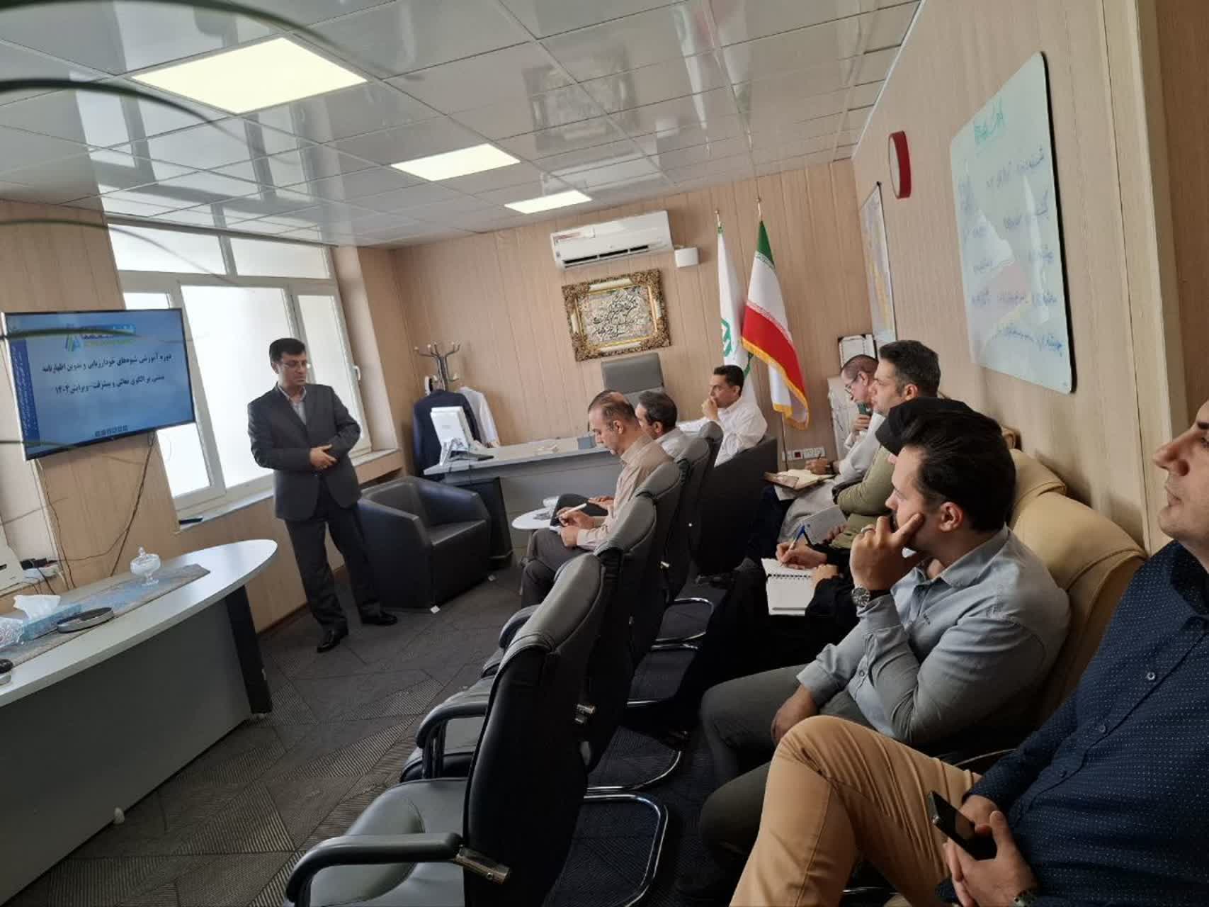 گزارش تصویری جلسه آموزشی تعالی و پیشرفت سازمانی با حضور آقای دکتر نقدی